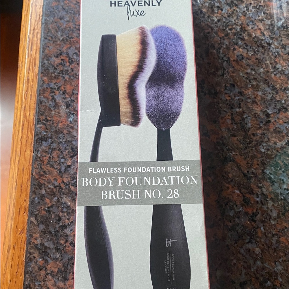 Heavenly Luxe Flawless Foundation Brush No. 28